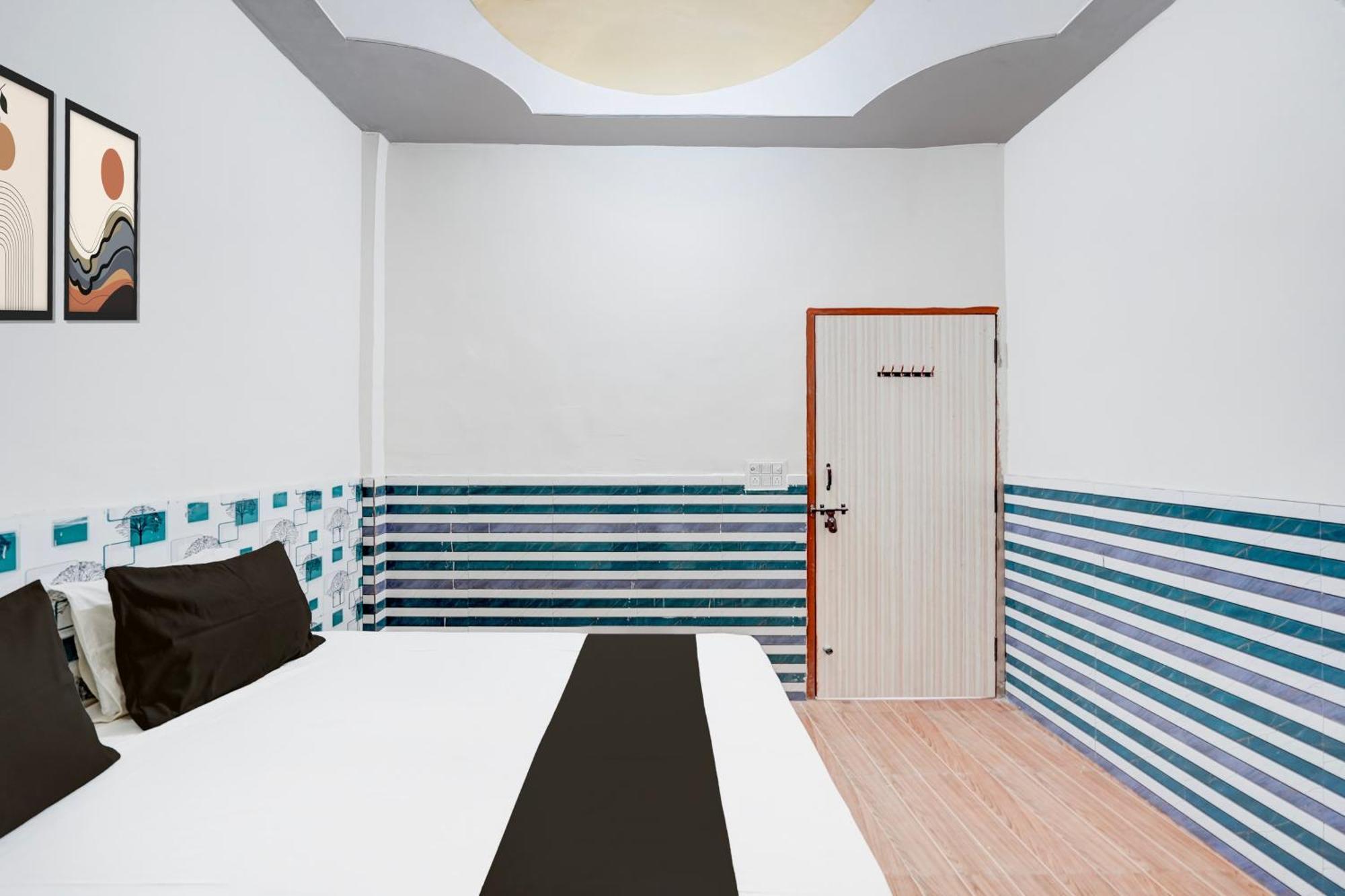 Hotel O Golden Bird نويدا المظهر الخارجي الصورة